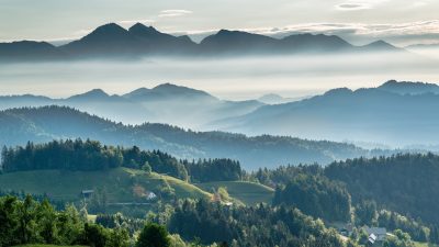« DIEU EST GRAND ET TRES DIGNE DE LOUANGE »